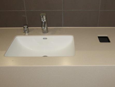 Untertisch Seifenspender Beispiel 4