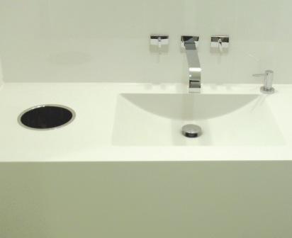 Untertisch Seifenspender Beispiel 1